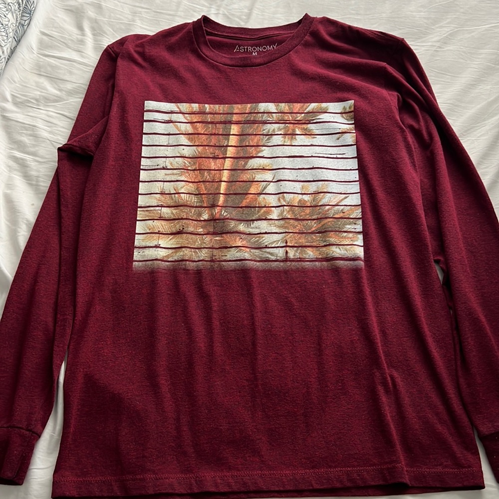 Graphic long sleeve tee size M